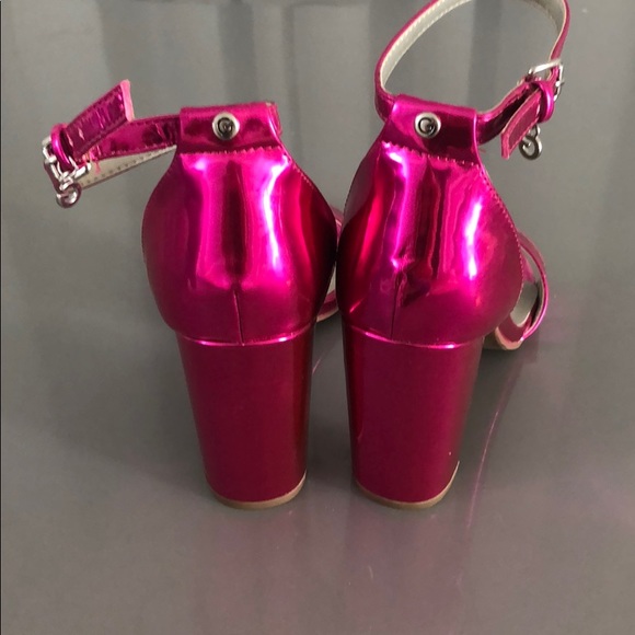 Guess fuschia heels 💕 - Picture 4 of 8